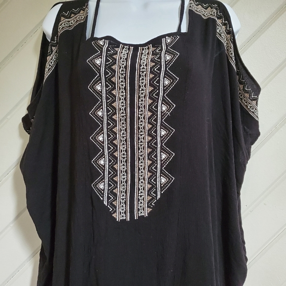 F21 Boho Crepey Cold Shoulder Tunic - Picture 4 of 8